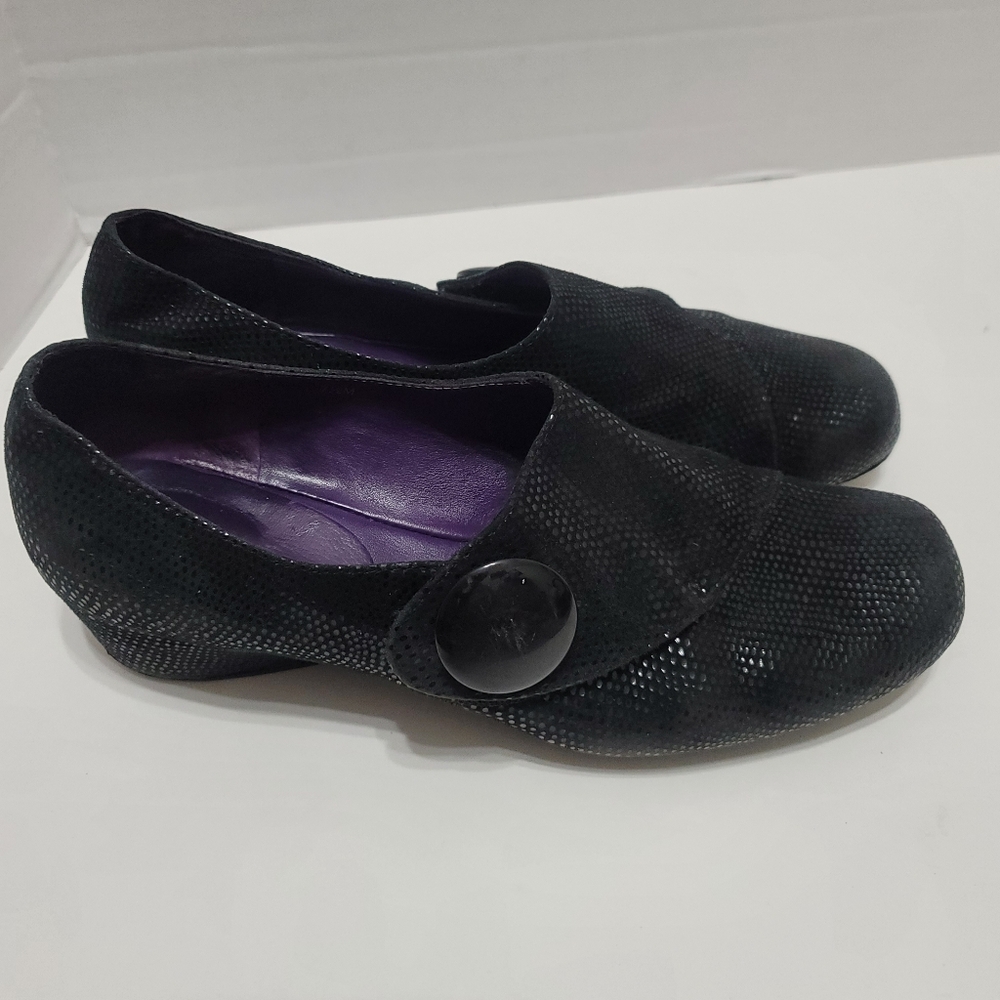 VANELi Maxy Black Slip-on Crocodile Pattern Shimmery Leather Shoes 7.5M